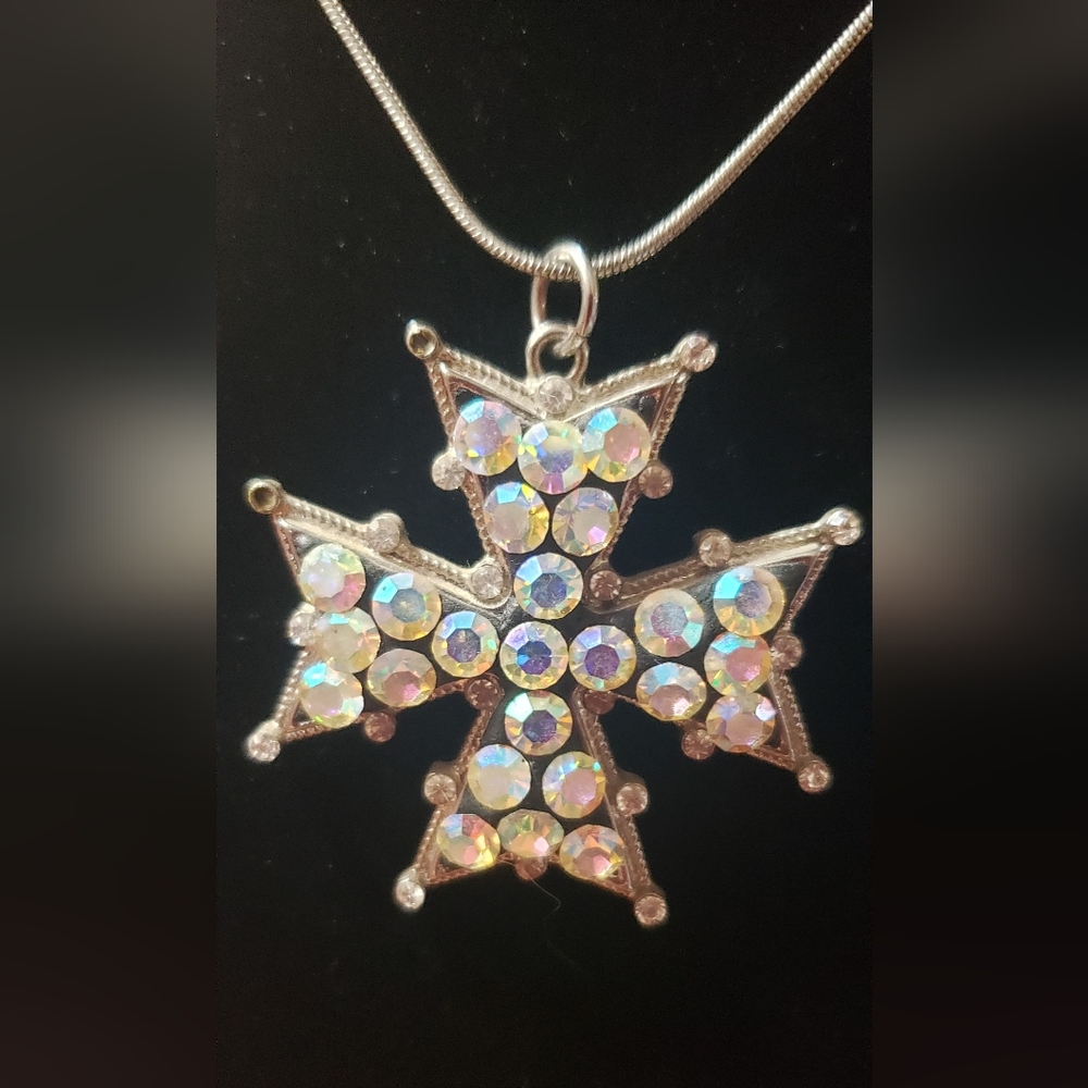 Short necklace - Picture 2 of 2